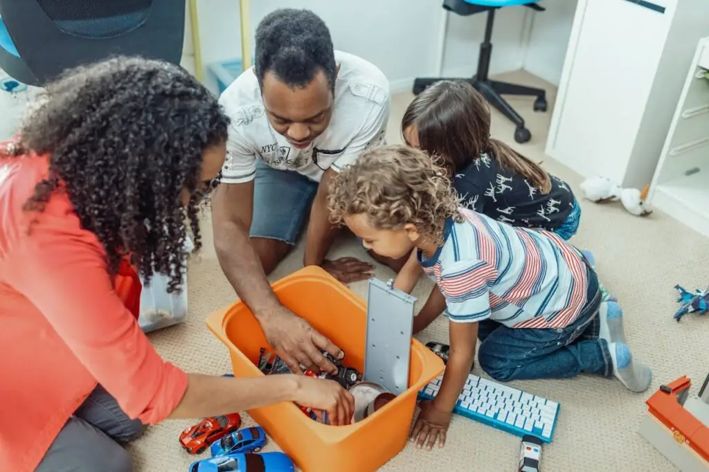 parents following moving-in checklist for kids during the move